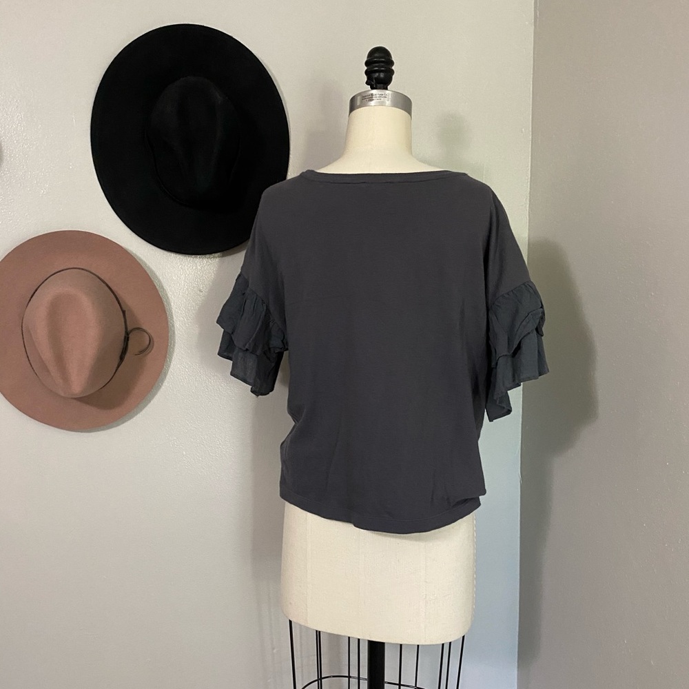 🌿 Express Ruffle Sleeve Tee - Picture 4 of 4